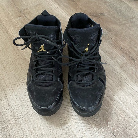 Kids Jordan Retro Shoes - Picture 2 of 5